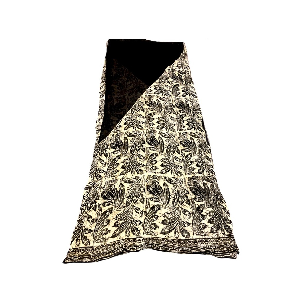 Black and white leaf motif fine scarf - no label or designer name
